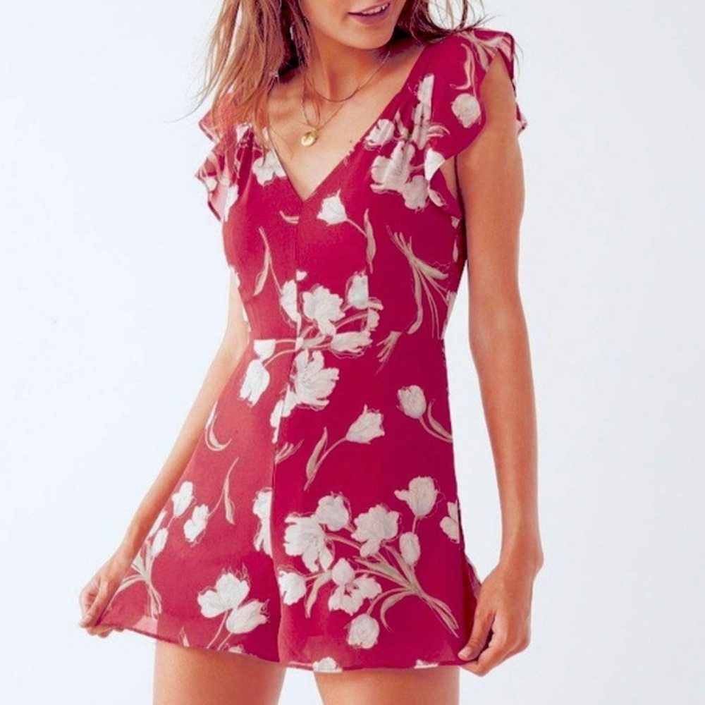 Kimchi Blue vneck flutter sleeve floral romper